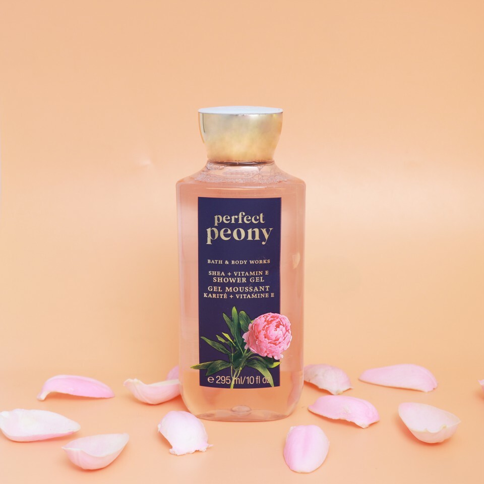 باث اند بودي ووركس جل استحمام PERFECT PEONY - سعة 295 مل